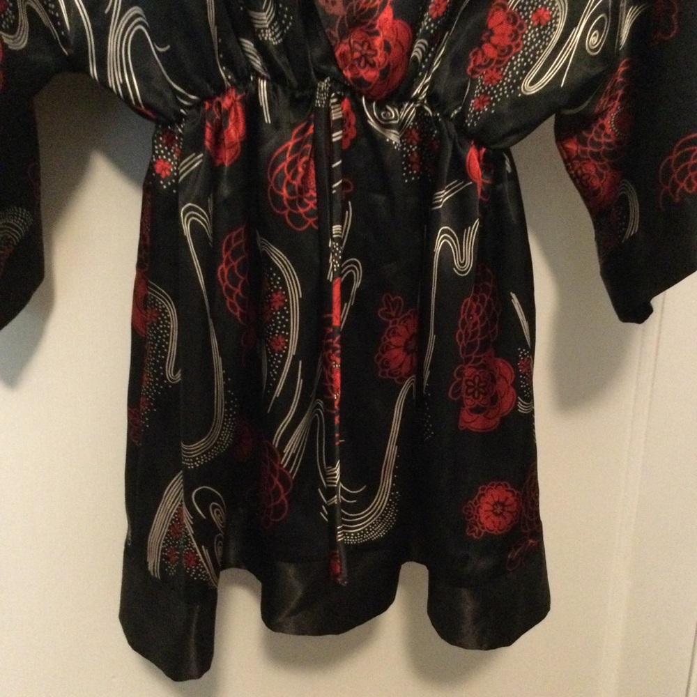 Black and Red Floral Kimono style Top - Picture 4 of 7